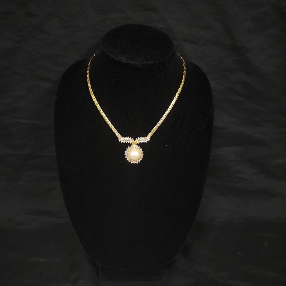 Necklaces - Picture 5 of 5